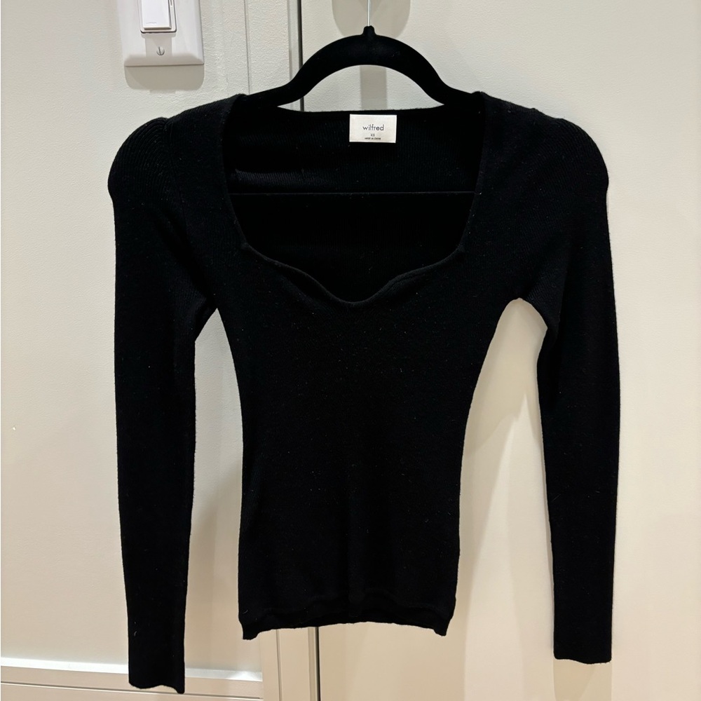 Aritzia Tuscany sweater in black in XS